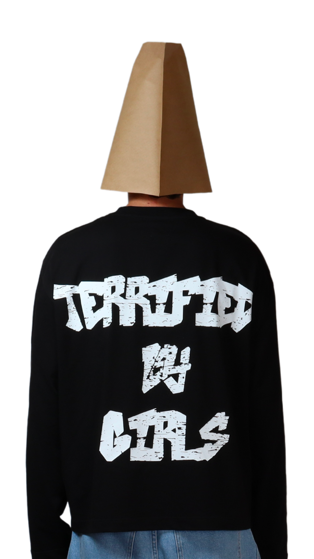 Camiseta blanca aterrorizada